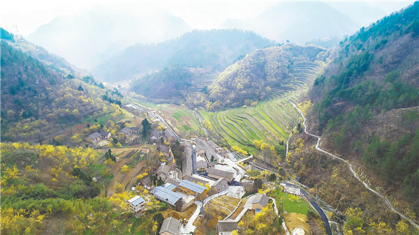 (资料图)商洛市丹凤县龙驹寨街道马炉村是秦岭大山里的一个小村庄