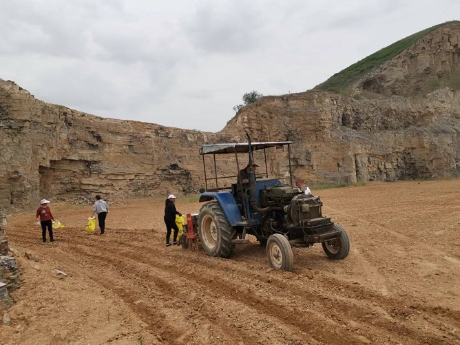 将历史遗留废弃矿山生态修复与工矿废弃地复垦有机结合,大力实施历史