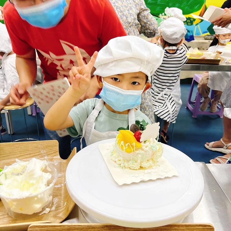 西安碑林区东关社区开展庆六一亲子烘焙活动