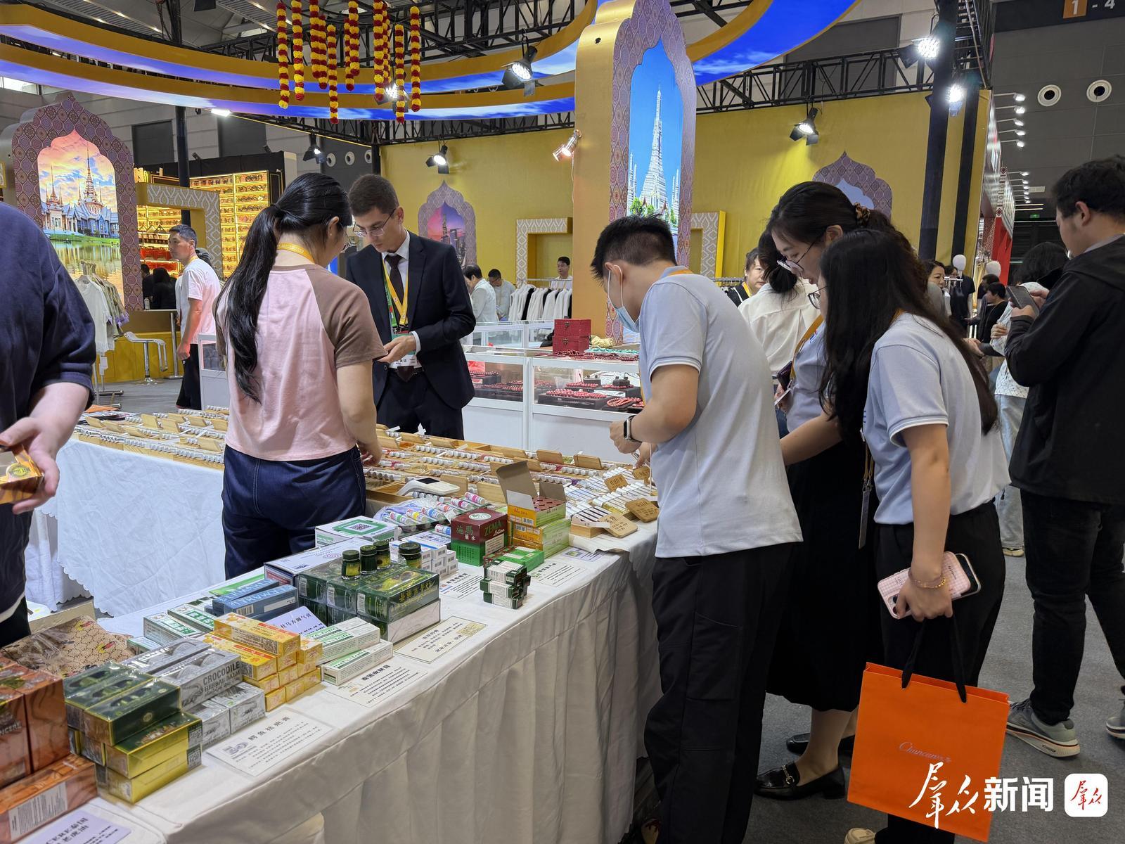 丝路优品展中泰国区展示的特色商品